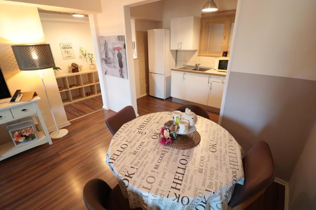 Eva Twin Apartments Bukares Bagian luar foto