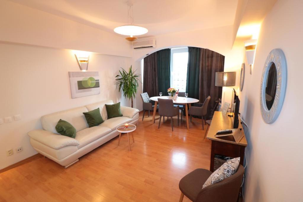 Eva Twin Apartments Bukares Bagian luar foto