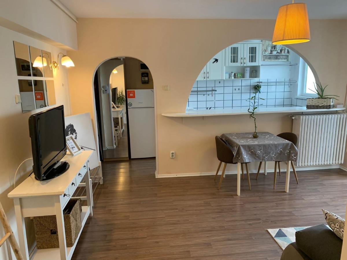 Eva Twin Apartments Bukares Bagian luar foto