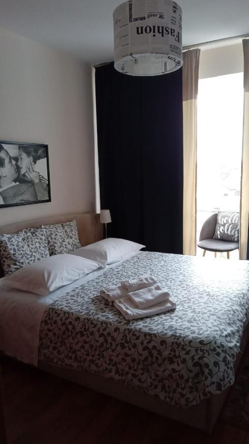 Eva Twin Apartments Bukares Bagian luar foto