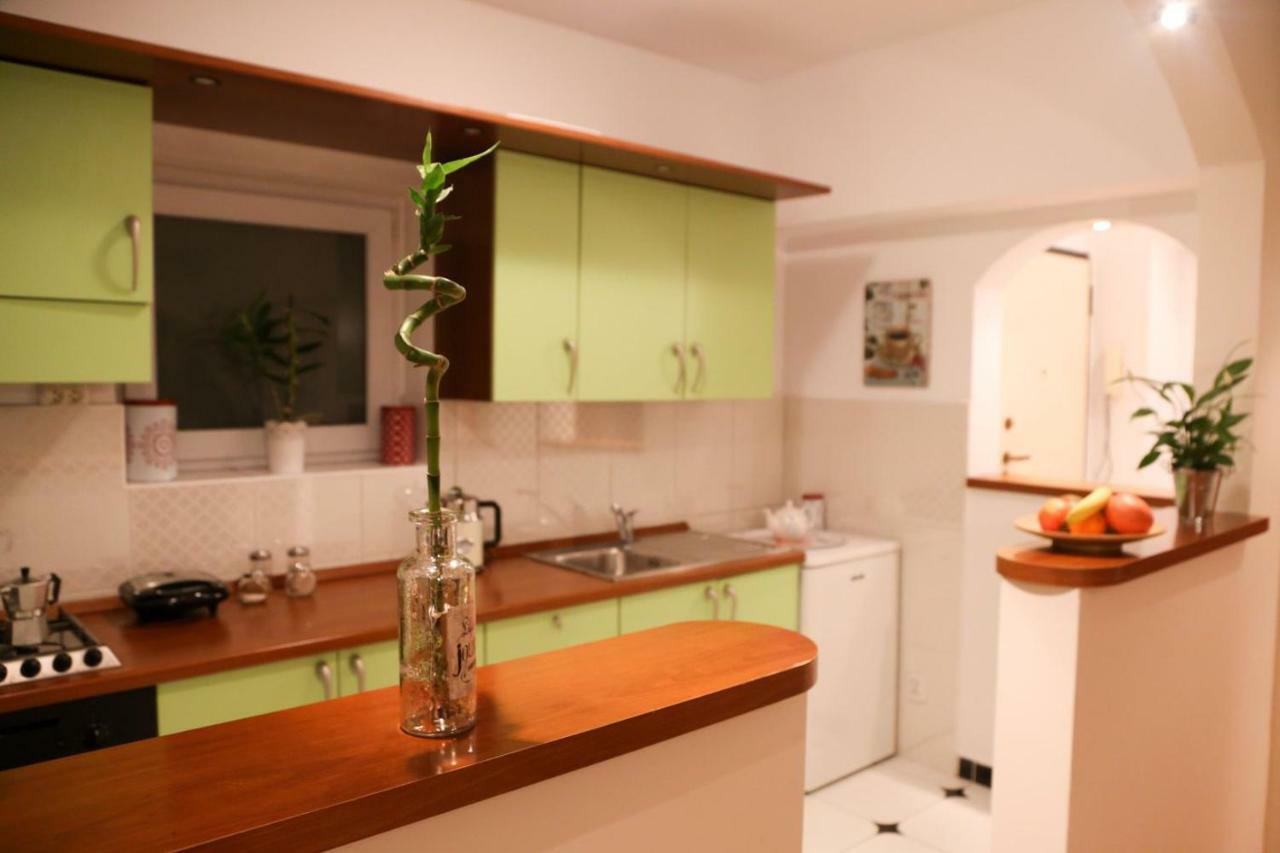 Eva Twin Apartments Bukares Bagian luar foto