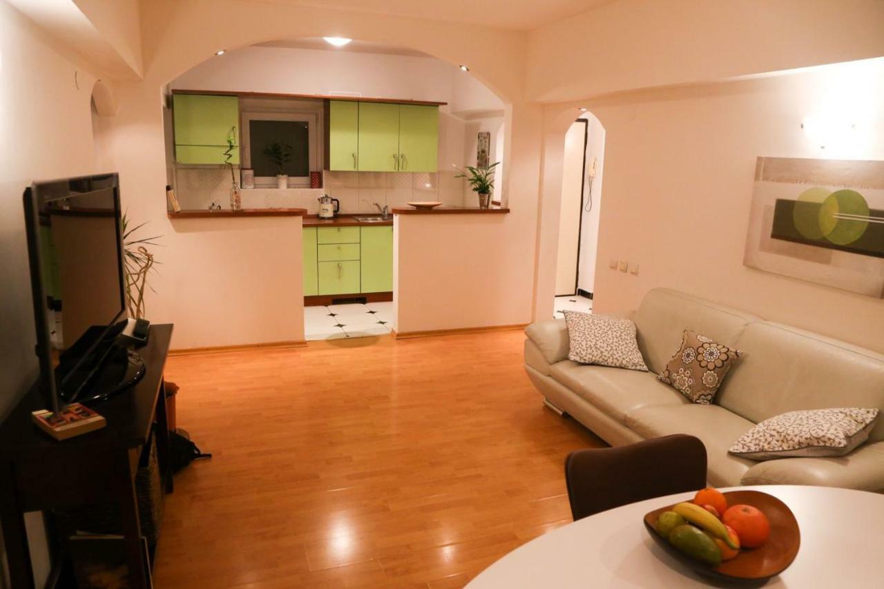 Eva Twin Apartments Bukares Bagian luar foto