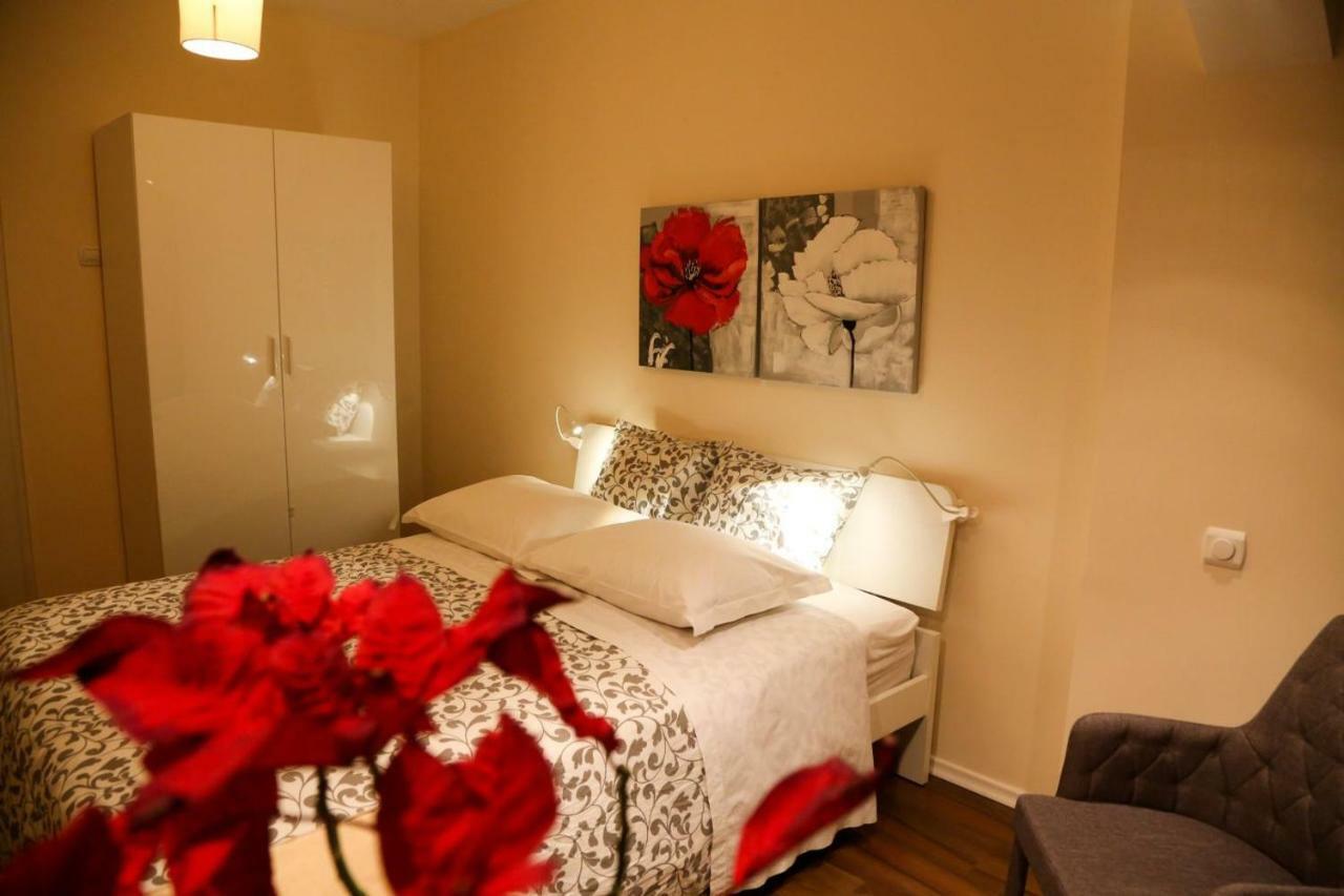 Eva Twin Apartments Bukares Bagian luar foto