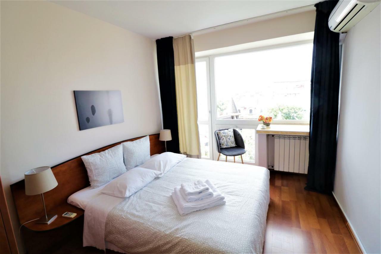 Eva Twin Apartments Bukares Bagian luar foto
